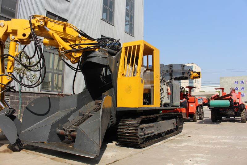 破挖一体扒渣机